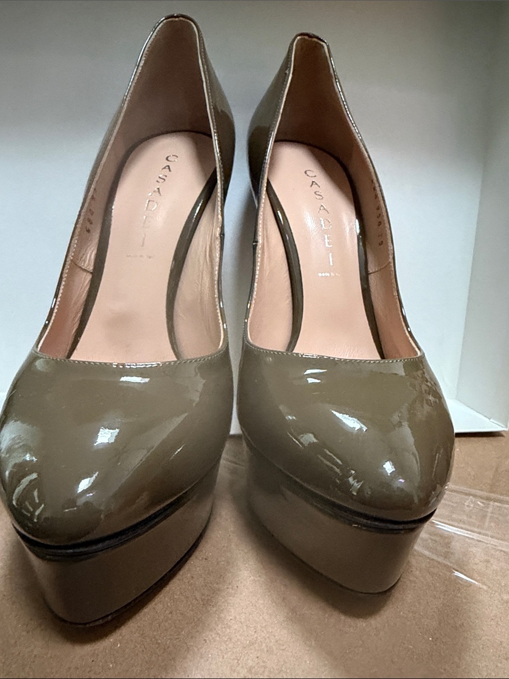Casadei 100% calf leather Olive Green Patent Platform Pump SOLDOUT $1250 - Picture 9 of 15